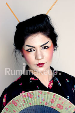 Сценичен грим в курс по грим