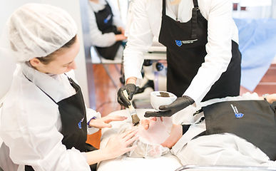 курсове по козметика, козметични курсове, курс козметика, курс по козметика, курс по маникюр, курс по грим, курс по педикюр, курс по ноктопластика, курс по масаж, курсове за масажисти, курсове по масаж, гримьорски курсове, курсове за гримьори