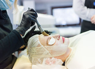 курсове по козметика, козметични курсове, курсове по грим, курсове по масаж, курсове за масажисти, курсове по маникюр, курсове по педикюр, курсове по ноктопластика, курсове по фризьорство