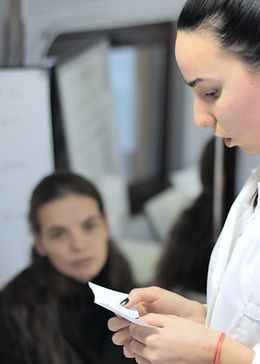 курсове по козметика, козметични курсове, курсове по грим, курсове по масаж, курсове за масажисти, курсове по маникюр, курсове по педикюр, курсове по ноктопластика, курсове по фризьорство