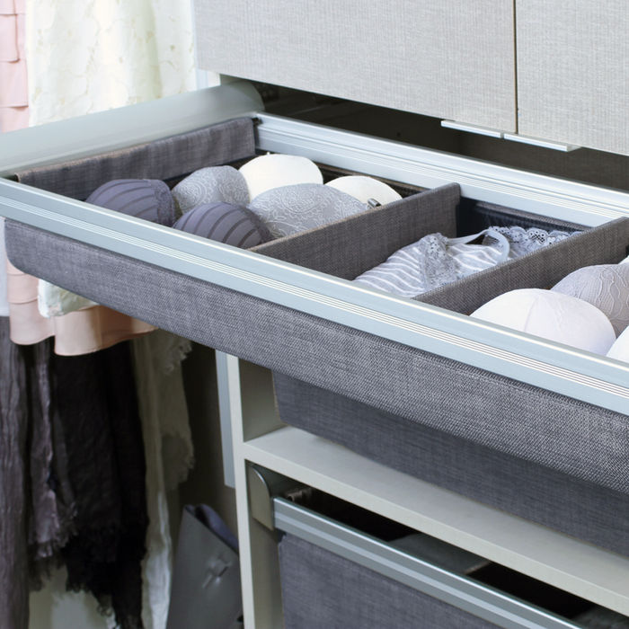 Closet accessory detail