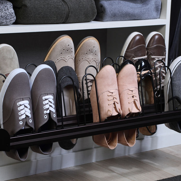 Closet accessory detail