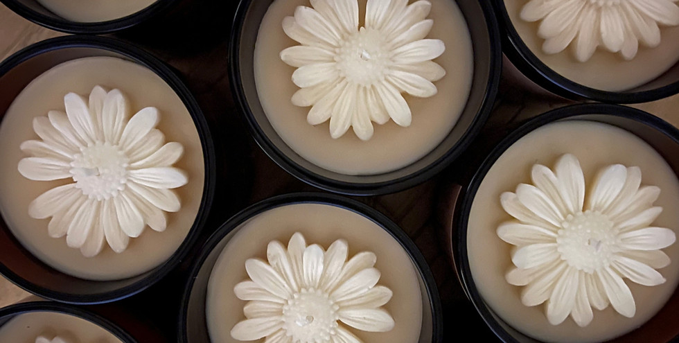 Daisy Girl Candle_edited.jpg