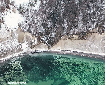 Kombinér gourmet og ro med magiske naturoplevelser. Nyd hjemmebag ved ankomst, en 4-retters gourmetmiddag med vinmenu og vores hjemmelavede morgenbuffet. Oplev UNESCO verdensarv Møns Klint i vinterens stille skønhed – og afslut dagen under Dark Sky-himlen med stjerner og Mælkevej som kulisse.