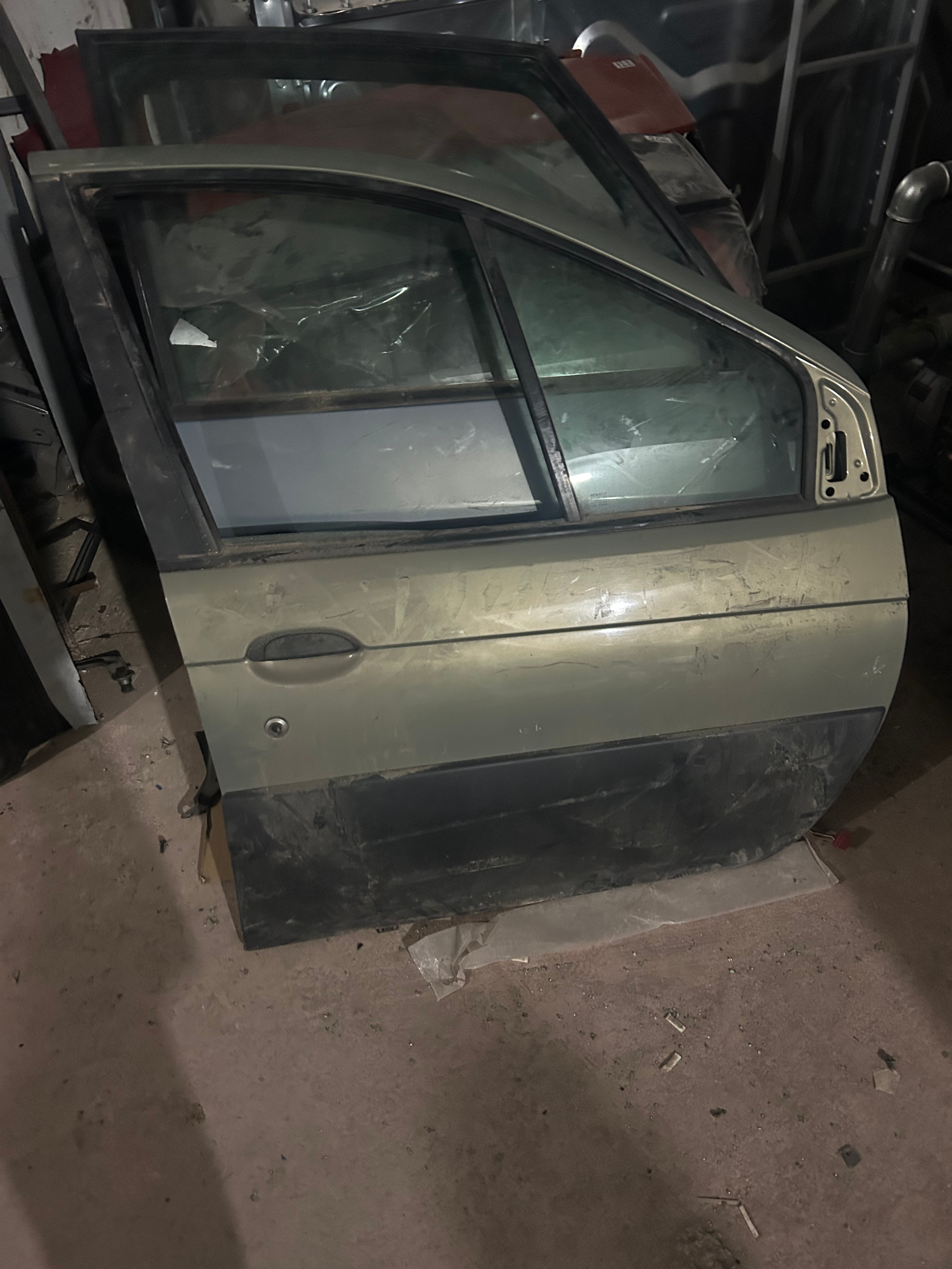 RENAULT SCENİC 1 SAĞ ÖN KAPI