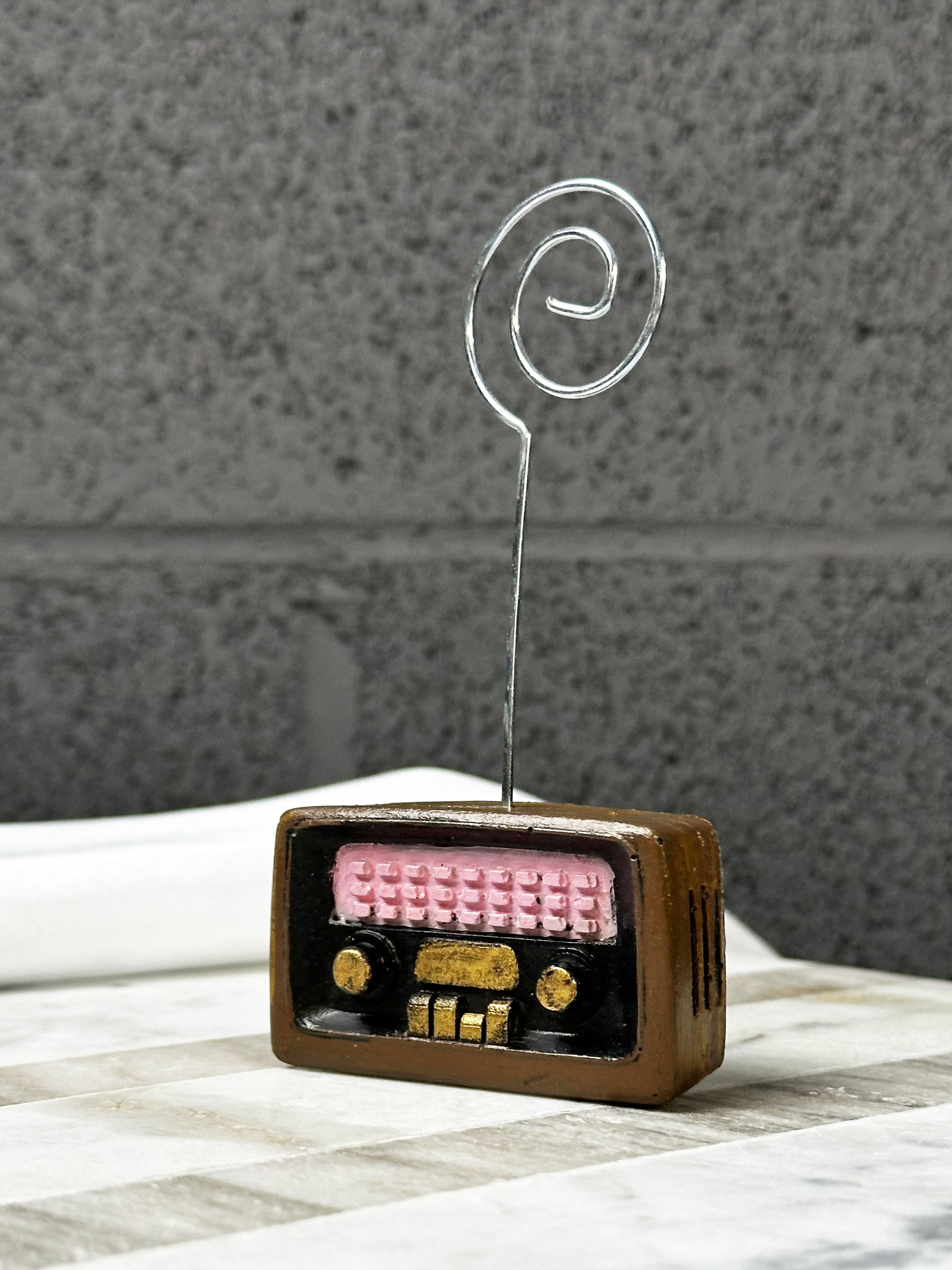 Old radio photo holder | Card stand | hockey card | image display