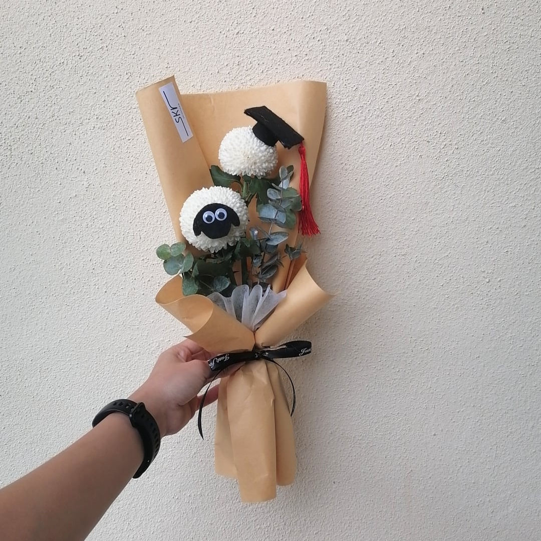 GRADUATED BABY SHEEP BOUQUET