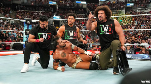 SmackDown: Carlito regresa y defiende a Santos Escobar
