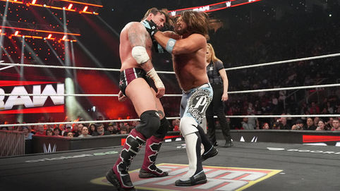 WWE Raw: Punk vs. Styles estelarizan; Breakker de regreso; Vaquer vuelve a luchar