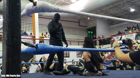 IWA: El enmasacarado llegó a La Gran Amenaza III (FOTOS)