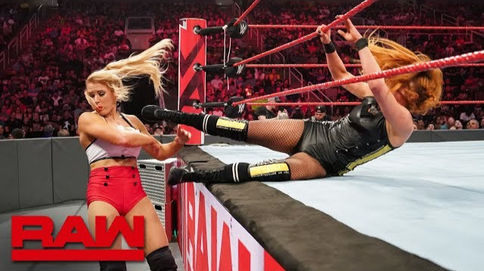 Notas de RAW: Rollins domina la estelar; NUEVOS Campeones en Pareja; Lynch y Bayley vs. Evans y Blis