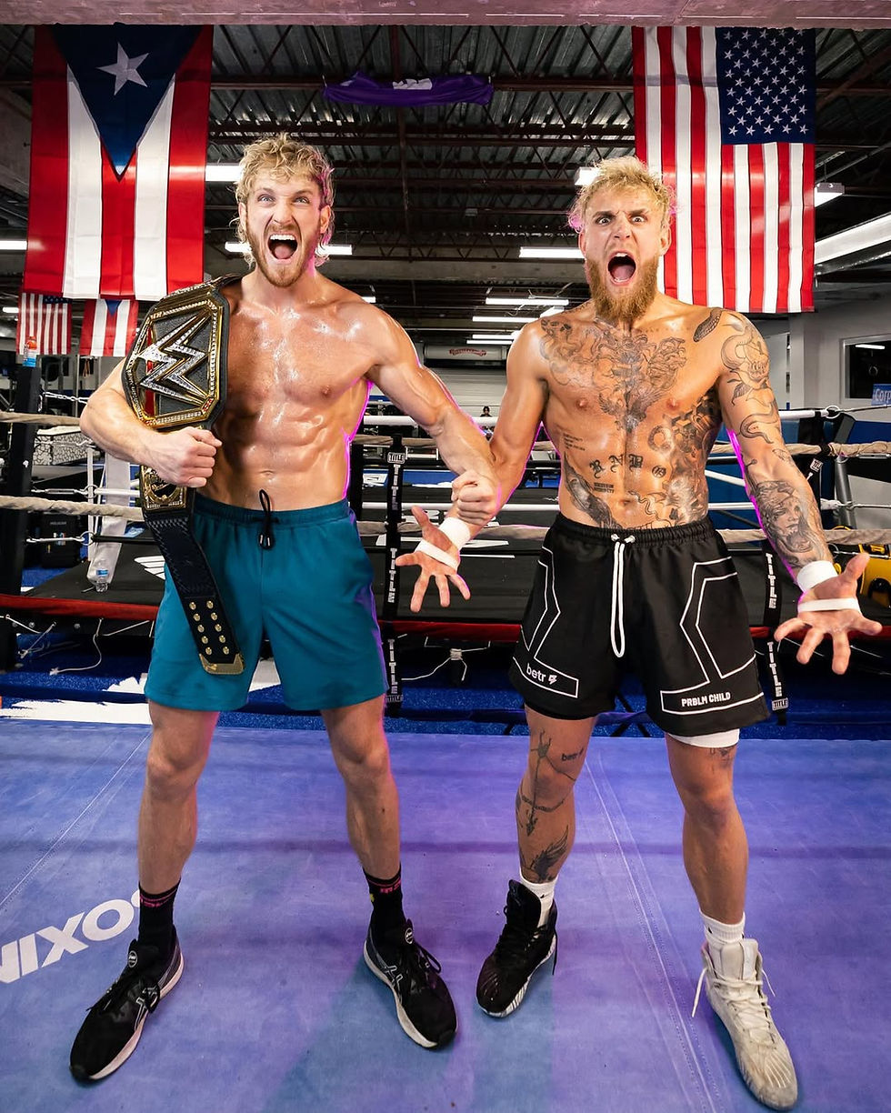 Logan Paul y su hermano Jake Paul en gimnasio en Dorado, Puerto Rico.