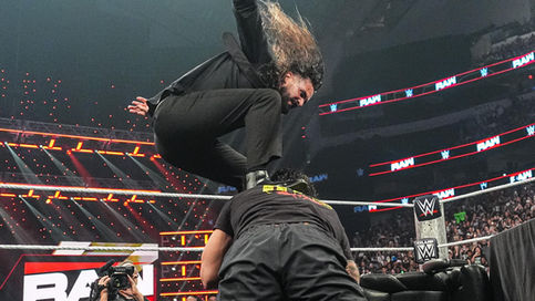 Raw: Rollins y Reigns se van a las manos, Gable vs. Penta en SummerSlam, Dupri traiciona (VIDEOS)