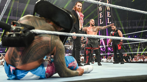 WWE Crown Jewel y los 2 encuentros que tuvieron un final inesperado