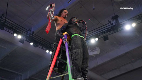 Matt y Jeff Hardy causan nostalgia al ganar campeonatos en TNA Bound For Glory