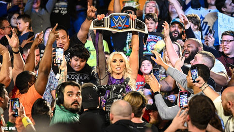 ÚLTIMA HORA: Charlotte Flair regresa a WWE y gana el campeonato femenino de SmackDown