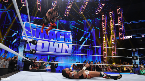 SmackDown: Rey Mysterio retiene campeonato ante Santos Escobar; Street Profits ataca a LWO (VIDEO)