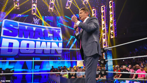 SmackDown: Vince McMahon aparece frente al público luego de renunciar a su puesto (VIDEO)