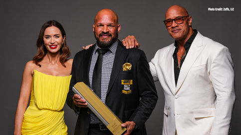 The Rock exaltó a Mark Kerr al Salón de la Fama de UFC, a quien dará vida en su próxima película
