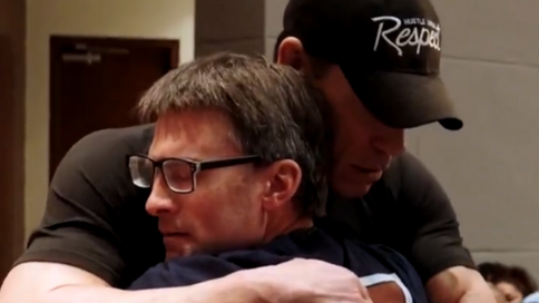 John Cena protagoniza emotivo momento con fanático que enfrenta cáncer (VIDEO)