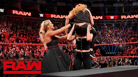 Notas de RAW: Lynch confronta a sus retadoras titulares; Wyatt presenta el lado oscuro de Firefly Fu
