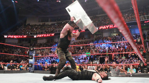 WWE Payback: Strowman destroza a Reigns; NUEVA Campeona en RAW