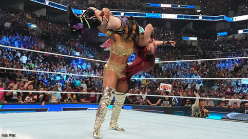 SmackDown: Regresa Bianca Belair; asiste a Charlotte Flair tras ser atacada