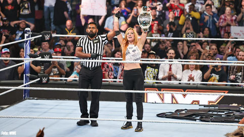 Becky Lynch retiene campeonato femenino de NXT ante Tiffany Stratton