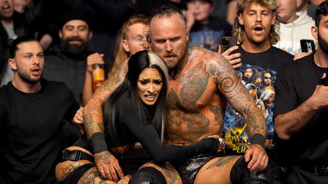 Zelina Vega y Aleister Black juntos en SmackDown