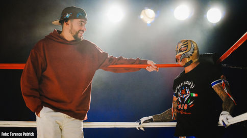 Bad Bunny revela que fue él quien pidió luchar en WrestleMania 37 (VIDEO)