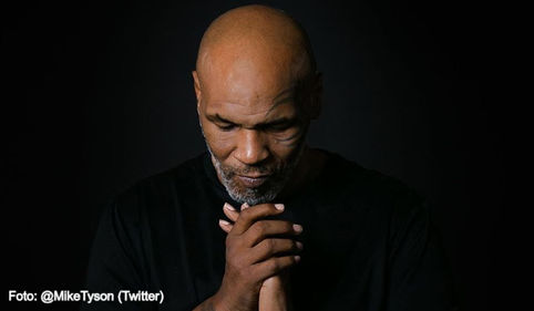 Mike Tyson regresa a la lucha libre profesional (VIDEO)