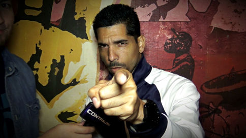 Willie Urbina presenta su blog luchístico en las redes sociales