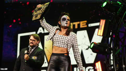 Thunder Rosa deja de ser campeona mundial femenina de AEW