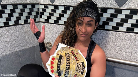 Roxxy se convierte en la PRIMERA campeona de CCW en Nueva York