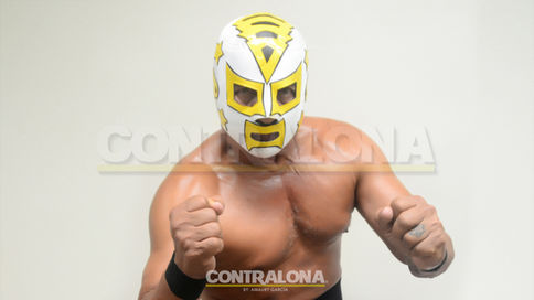 ÚLTIMA HORA: El Invader #1 regresa a IWA como árbitro especial en Histeria Boricua (VIDEO)