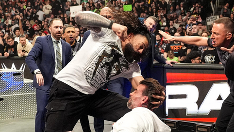 CM Punk se buscó que lo atacaran