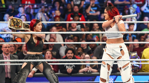 Bayley a luchar contra Iyo Sky en WrestleMania