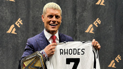 La verdad detrás del acuerdo del año: ¿Por qué posó Cody Rhodes con la camiseta de la Juventus?