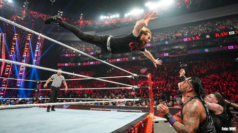RAW XXX: Sami Zayn rescata a The Bloodline; Roman Reigns lo encuentra inocente... por ahora (VIDEOS)