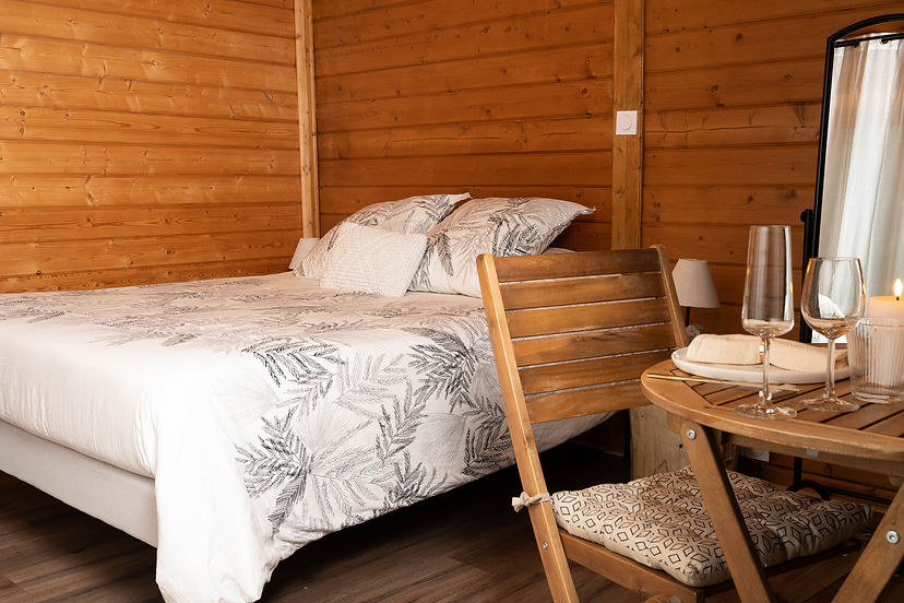 Lit Queen size - chambre d'hôte haut de gamme - Moins de 2h de Paris.jpg