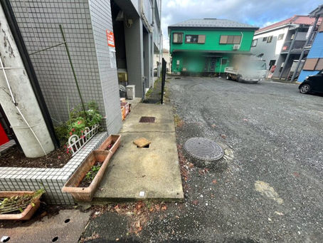 府中市分梅町 -建物入口のアスファルト舗装工事-