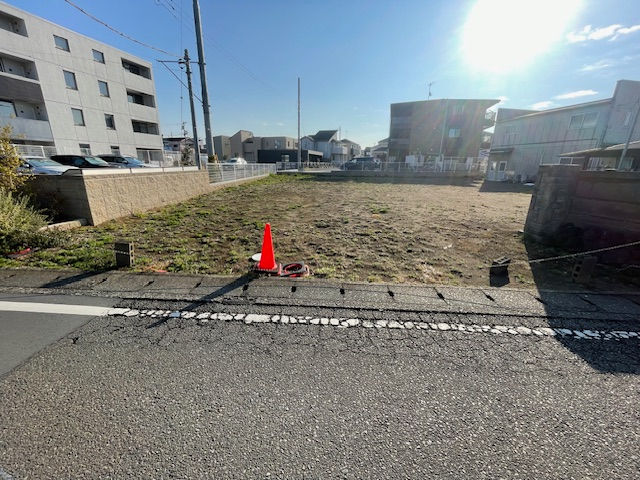 茅ヶ崎市松林ー更地のアスファルト舗装工事を行い、敷地を整備しました。