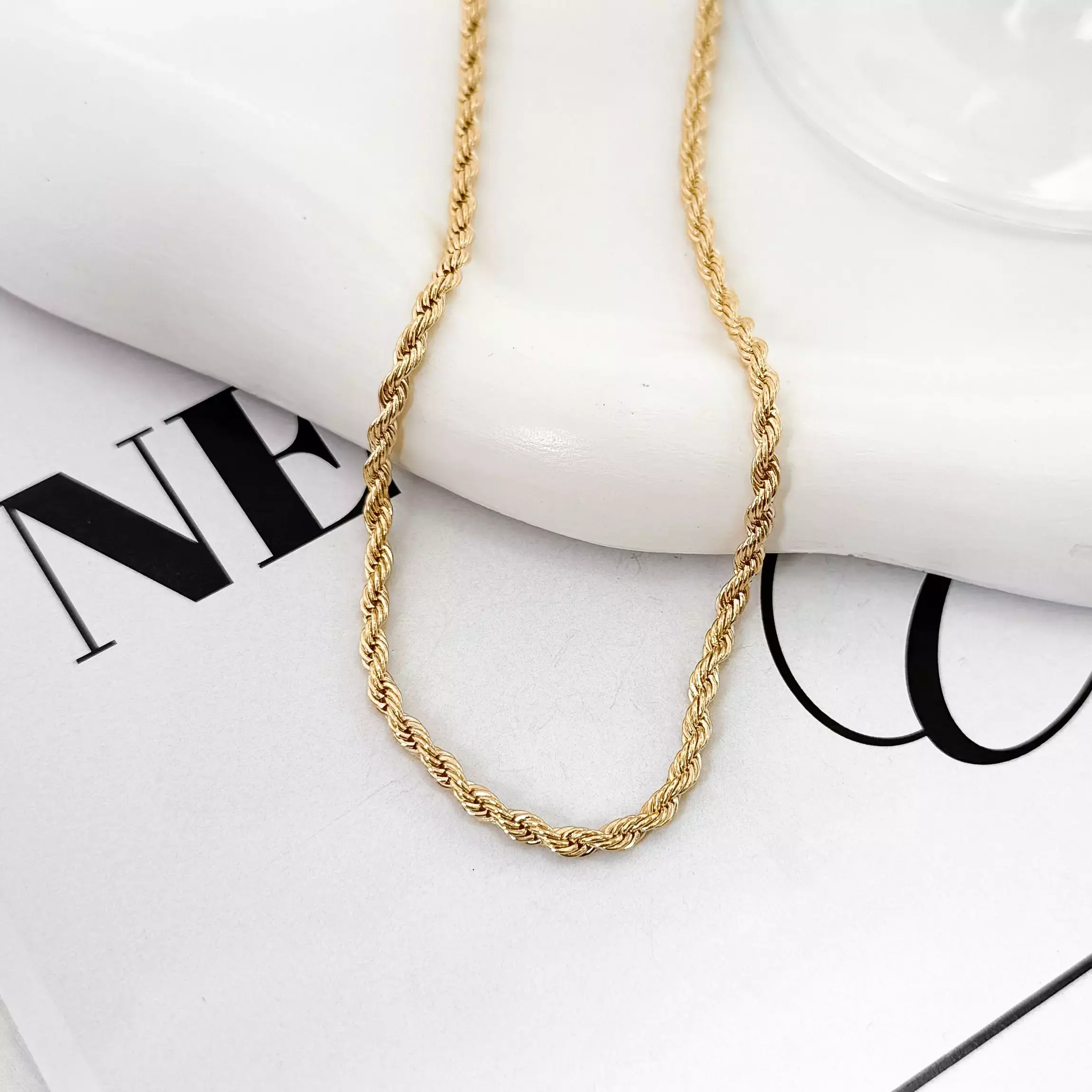 Choker dourada em fio baiano