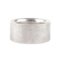 breiter, silberner Bandring