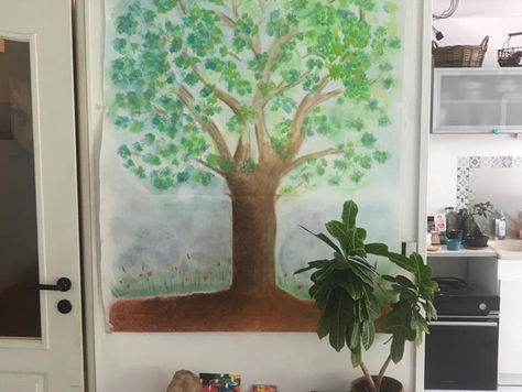 un dessin d'un arbre en pastels secs