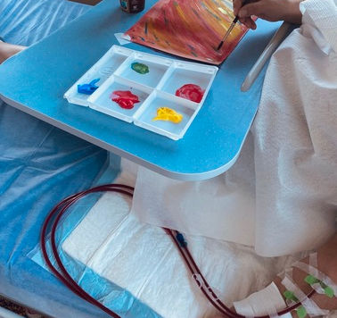 art thérapie en hopital avec une palette de peinture
