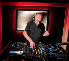 LSEM | London School of Electronic Music. DJ Courses London. Learn to DJ London. Music Production Courses London. DJ Classes London. Music Production Classes. DJ Tutors London. Music Production Tutors London.