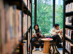 Digital reading boom draws more Chinese into books