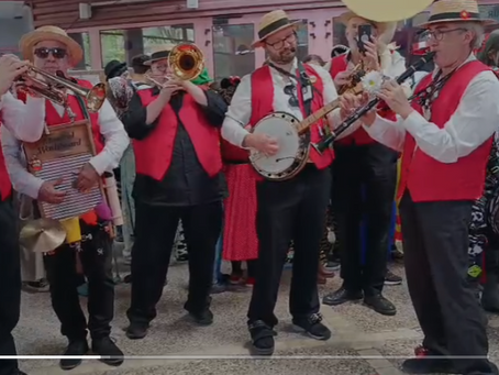 🎷 Jazz45 fait swinguer le Carnaval de Beaugency !