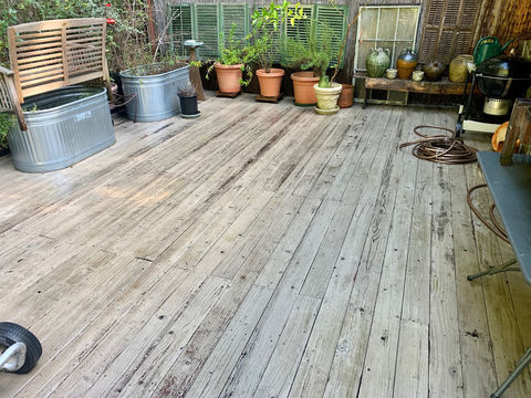 beautiful deck wash results from Elite Power Washing 